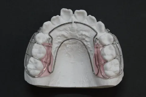 院内で作製した装置を使用